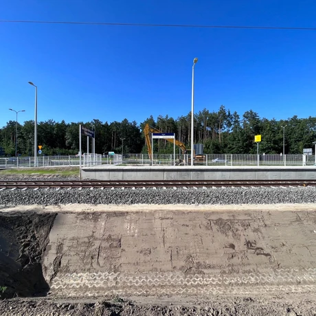 Budowa linii kolejowej z Rzeszowa na lotnisko w Jasionce [sierpień 2023] - fot 7